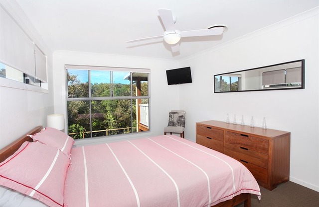 15 Wave Crescent Mount Coolum