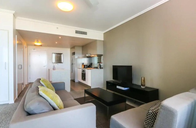 2 Bedroom Riverside Apartment in Hamilton Portside