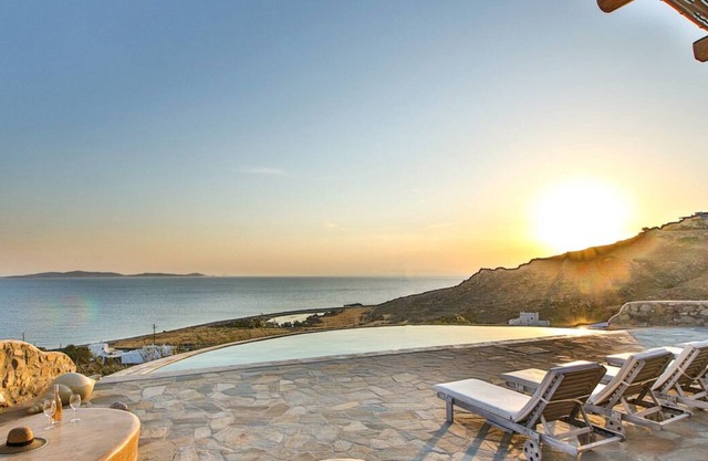 2 Bedroom Suite with private Infinity Pool and Sea View