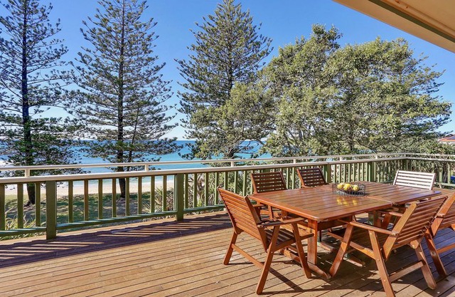 39 Wilson Ave Dicky Beach QLD