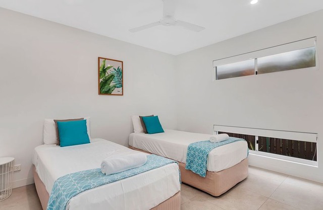 Arlington Beach House (Beachfront near Palm Cove)