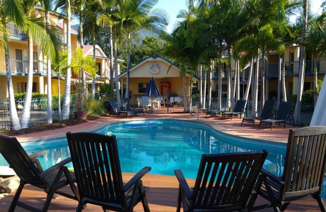 Beach Court Holiday Villas 