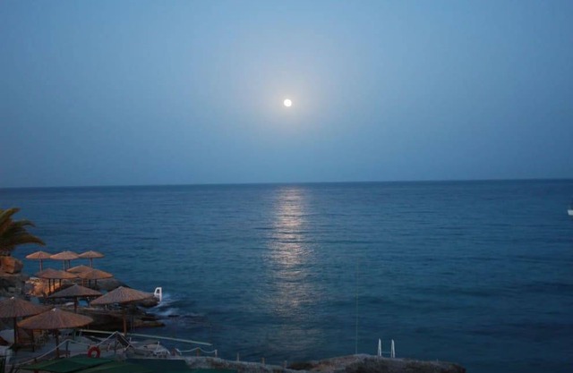 Beachfront Executive Suite - Argo Seaside Stays