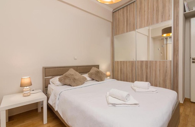 Beautiful And Spacious Apartment In Pagrati