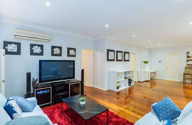Best House in Sunnybank with 6 Bedrooms