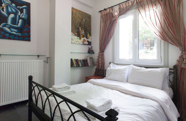 Bright Contemporary Studio in Pagrati