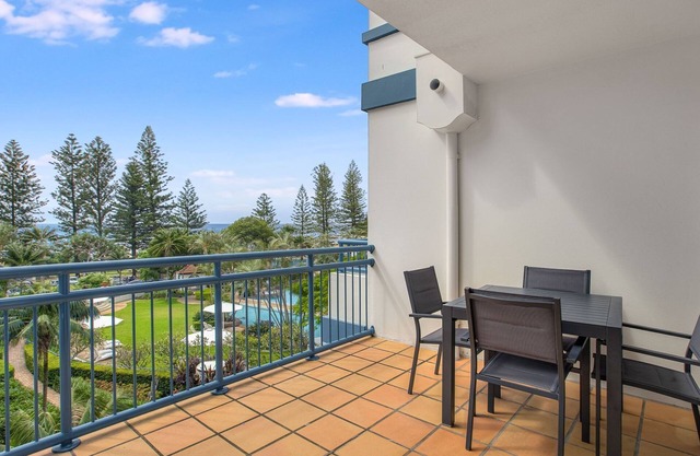 Calypso Plaza Resort Unit 429 Beachfront Resort Style complex in the heart of Coolangatta