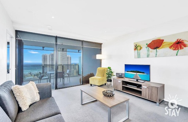 Circle on Cavill – 1 Bedroom Ocean Spa Unit, Surfers Paradise