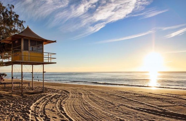 Cobden Court Unit 6 - 2 bedroom unit one street from the beach