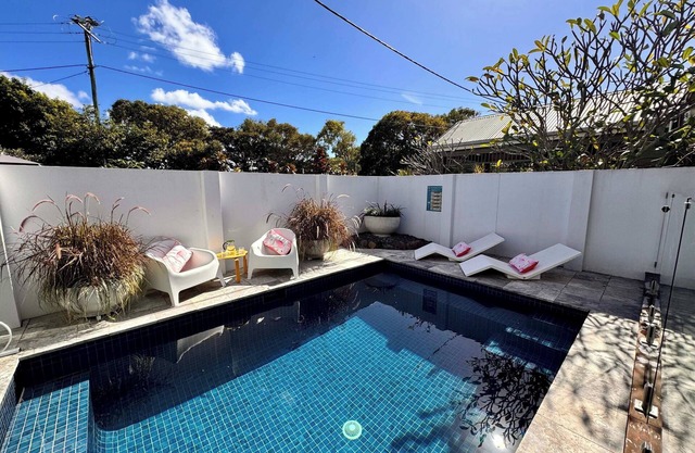 Gold Coast Miami Beach House With Pool & Parking
