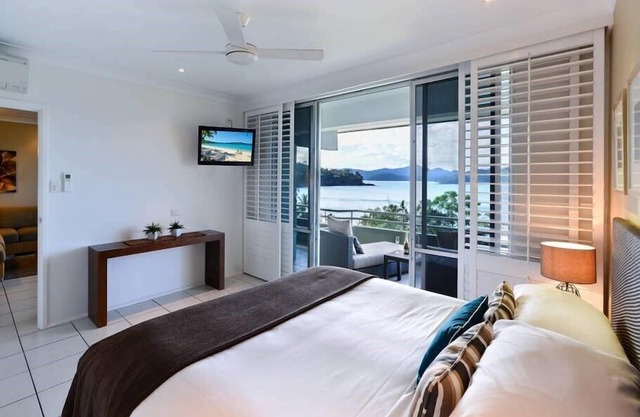 Hibiscus Apartment 208 - Beachfront Apartment on Hamilton Island