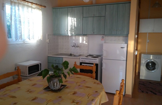 House Giannis Haikos Two minutes walk to the beach Peroulia