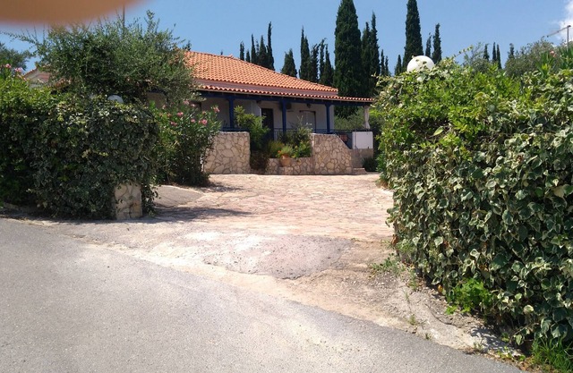 House Takis Haikos 2 two minutes walk to the beach Peroulia