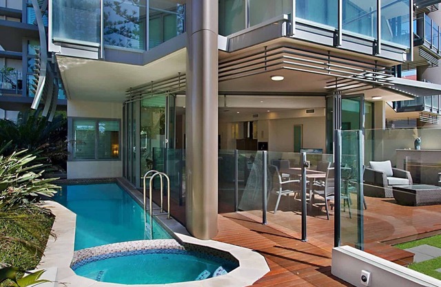 Kirra Wave 102 - Luxury beachfront at North Kirra - Min. 3 night stays!