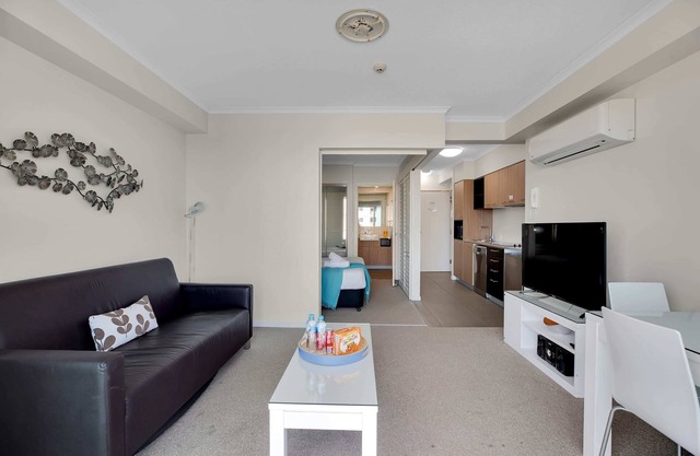 Modern One Bedroom Apartment in heart of Mackay!