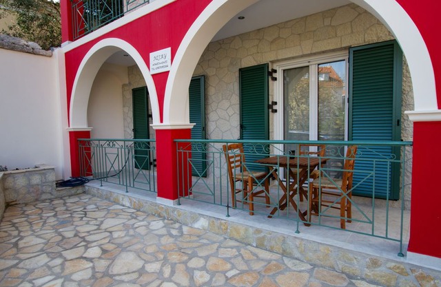 Nijay Apartments No 1, 2 Bedroom Apartment Sleeps 6 With Bed Settee In Lounge