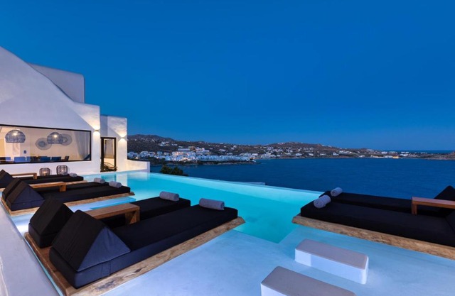 Psarou Black Villa