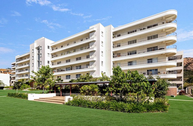 Quirky Studio Apartment in the center of Townsville lifestyle