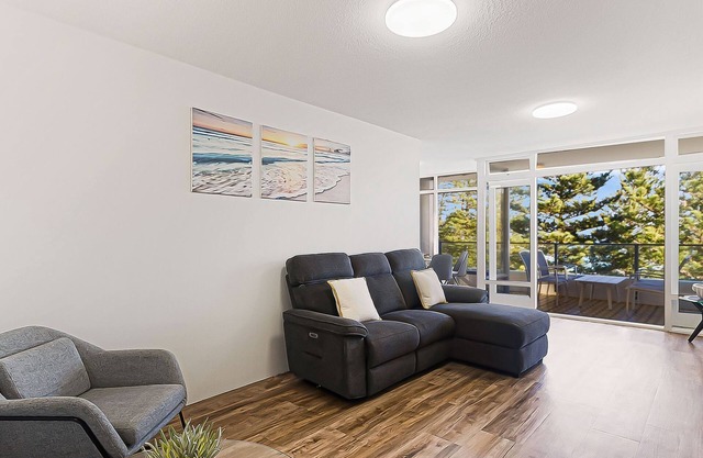 Rainbow Pacific Unit 15 - Beachfront unit a great spot for a family beach holiday with Wi-Fi Inc.