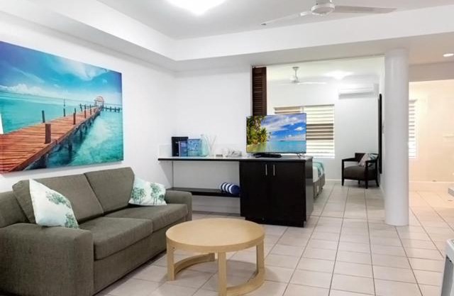 REEF RETREAT APARTMENTS PALM COVE Unit 13
