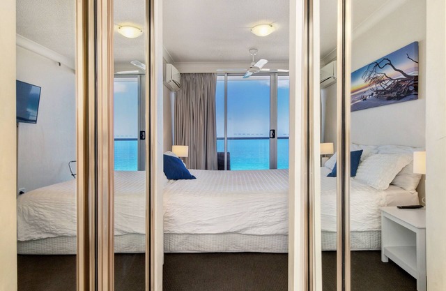 Sensational Beach & Ocean views. Free fast Wifi. Best Location