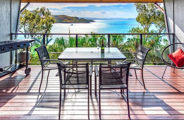 Shorelines 2 on Hamilton Island by HamoRent