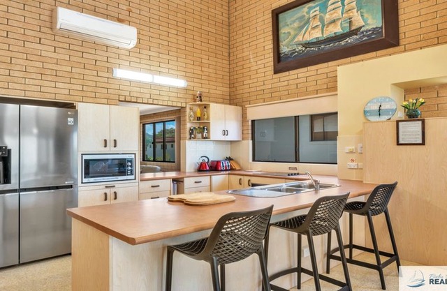 SPACIOUS BEACHFRONT UNIT WITH INCREDIBLE VIEWS