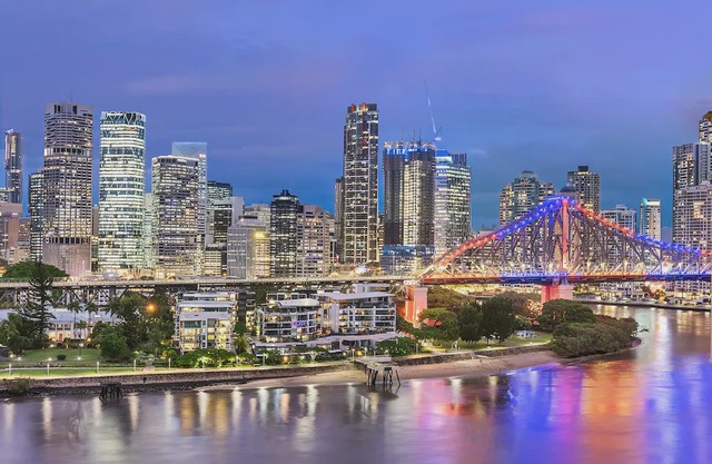 Stunning! ~ Skyline City,Water + Story Bridge Views