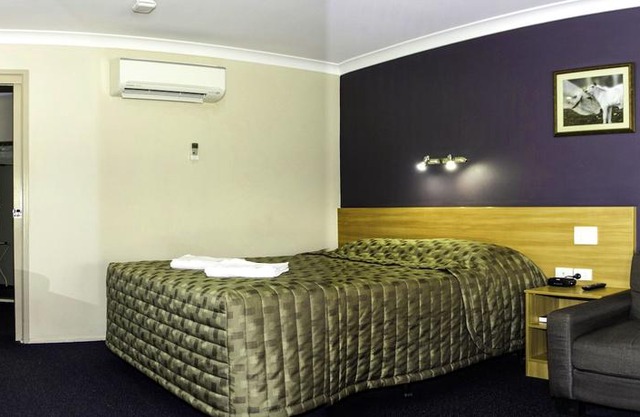 SunPalms Motel