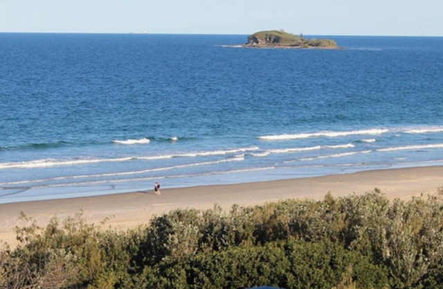 Sunshine Coast Accommodation BEACH EDGE Apartment