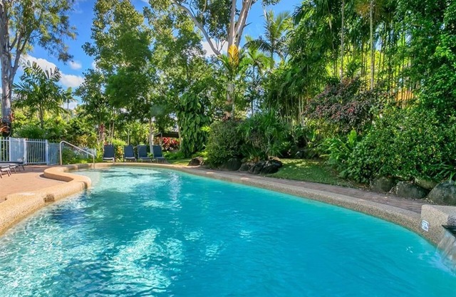 Superior Seaview 3 bedroom Apartment With Seaview's