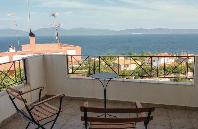 Three-Bedroom Apartment in Theologos