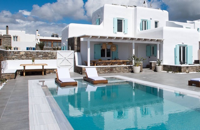 TIFFANYS VILLAS -PRIVATE Luxury Villa & Pool with Sea Views