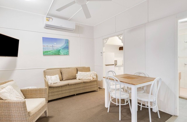 Tondio Terrace Flat 2- Budget and family friendly accommodation Rainbow Bay Coolangatta