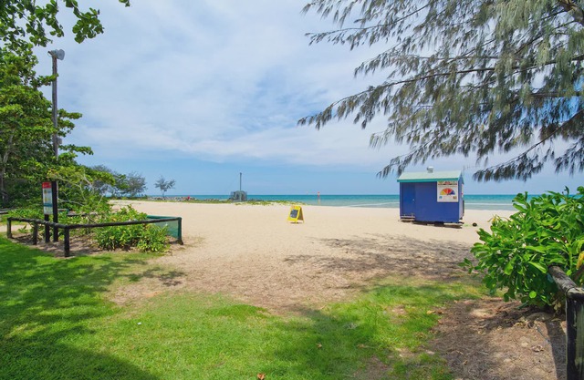 Top Floor 2 Bedroom Mediterranean Apartment overlooking Yorkeys Knob beach.