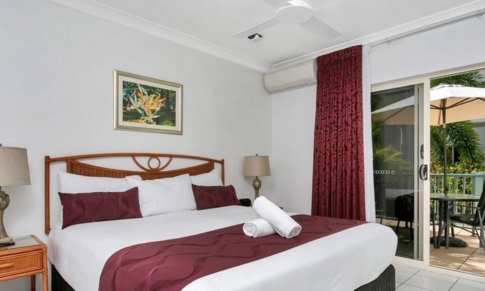 Trinity Beach Apartment | 1 Bedroom Apartment Tropical/Standard View