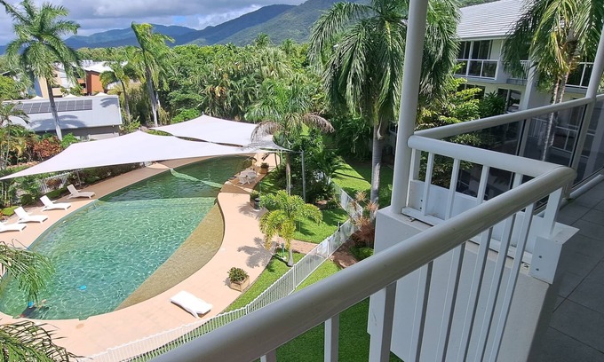 Palm Cove Apartment | 1 bedroom resort apartment pools Gym free health club top floor tropical views