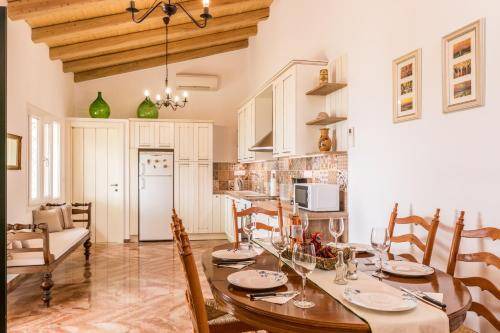 Pelekas House | 112 m² House ∙ 3 bedrooms ∙ 6 guests