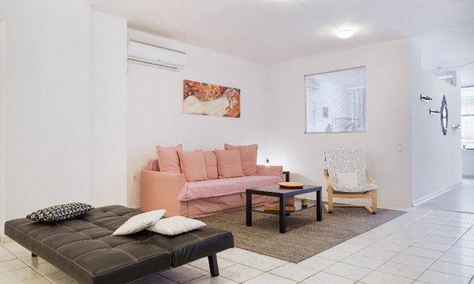 Petralona Apartment | 115 m² Apartment ∙ 2 bedrooms ∙ 7 guests