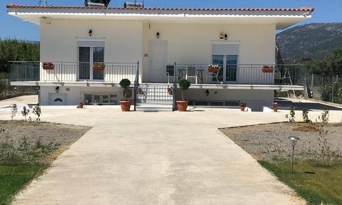 Amarinthos House | 115 m² House ∙ 6 guests