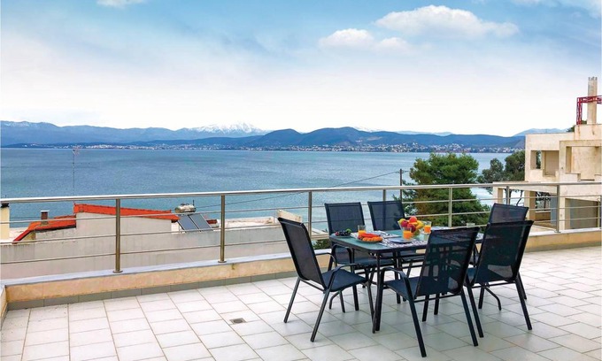 Chalcis House | 138 m² House ∙ 3 bedrooms ∙ 6 guests