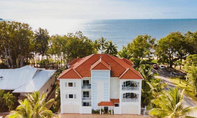 Clifton Beach Apartment | 144 m² Serviced apartment ∙ 3 bedrooms ∙ 6 guests