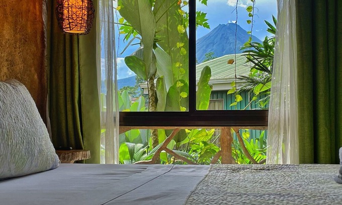 La Fortuna Apartment | #16 Stylish Rustic Studio & Outdoor Jacuzzi