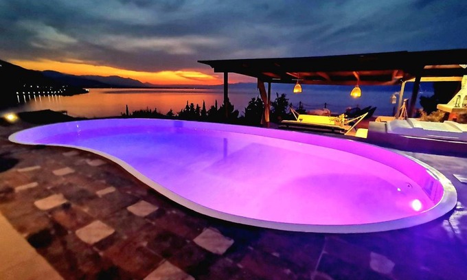 Kamena Vourla House | 170 m² House ∙ 4 bedrooms ∙ 10 guests