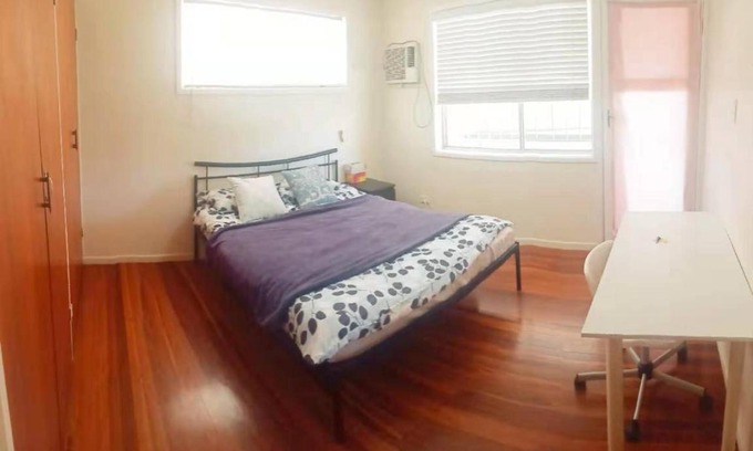 Sunnybank House | 18 m² House ∙ 5 bedrooms ∙ 2 guests