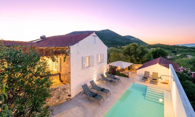 Stavros Villa | 190 m² Villa ∙ 5 bedrooms ∙ 8 guests