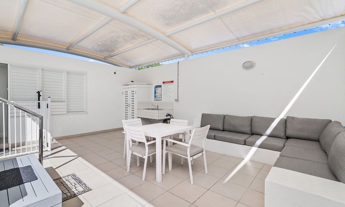 Palm Cove Apartment | 2 Bedroom Oceanfront Penthouse Beach Club