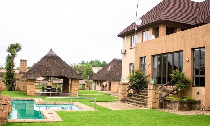 Muldersdrift Villa | 20 m² Villa ∙ 6 bedrooms ∙ 12 guests