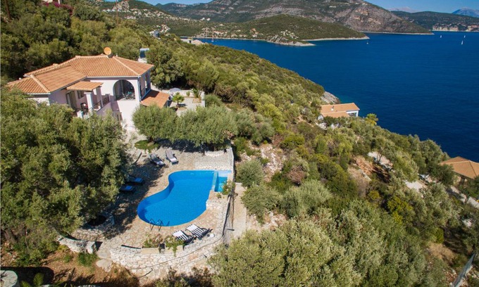Sivota House | 200 m² House ∙ 4 bedrooms ∙ 8 guests