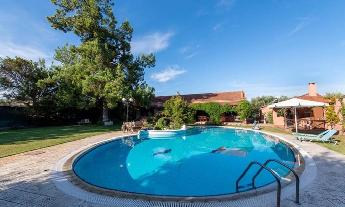 Chalcis Villa | 200 m² Villa ∙ 4 bedrooms ∙ 9 guests